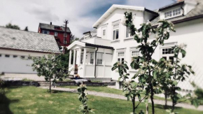 Bo i historisk bygning, kort vei til sentrum